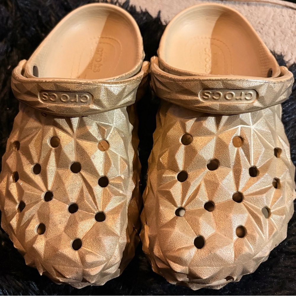 CROCS Metallic Gold Geometric Classic Clog
